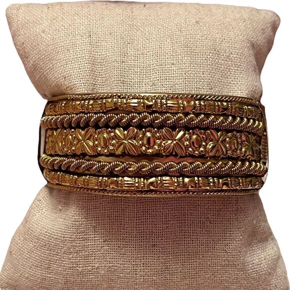 NWT Gold Tone Bangle Cuff Bracelet - Picture 1 of 6